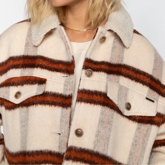 NWOT BILLABONG Lucky Charm Trucker Jacket Fleece Collar Large - Picture 2 of 10